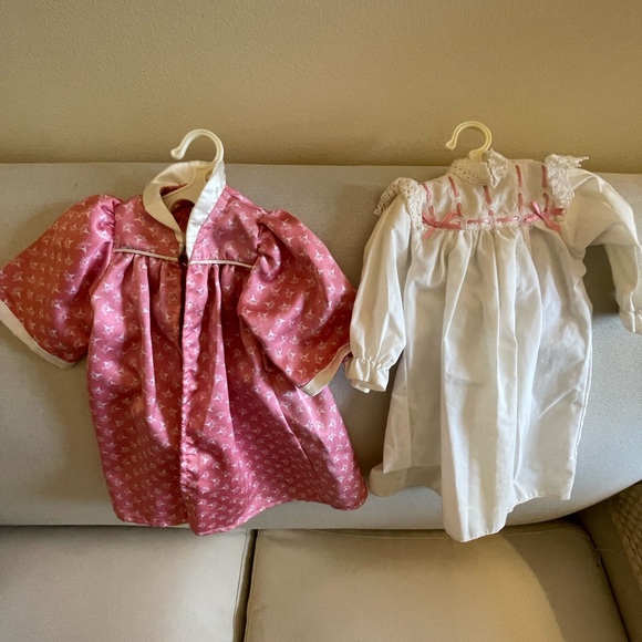 Vintage SAMANTHA DOLL by the Pleasant Company with 8 COMPLETE OUTFITS. - Picture 6 of 16